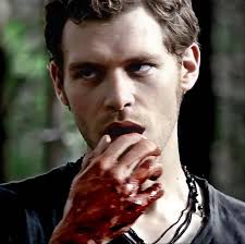I think a lot of fans fail to realize that Klaus has ALWAYS been stronger  than eljiah. He was BORN with his werewolf gene witch ultimately made him  strong regardless of how
