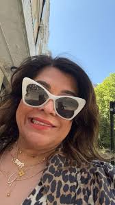 NEWSFLASH: I've officially lost my mind. Because I've just signed up for a  stand-up comedy class. 🤡 Yes. Me. On stage. With a mic. Not for karaoke.  Not for a keynote. For