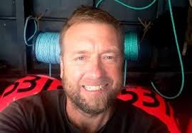 5 crew members feared dead after Alaska fishing boat sinks