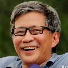 Ide mendirikan negara islam menurut rocky gerung tidaklah bisa dilarang, karena dalam perjalanannya, indonesia lahir dari. Anak Dan Menantu Sukses Di Pilkada Rocky Gerung Ucapkan Selamat Ke Jokowi