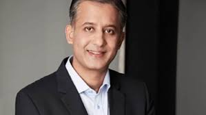 Kevin Vaz's Instagram, Twitter & Facebook