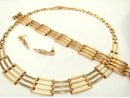 22 ayar altın set modellerinde çeşitlilik çok fazla olup, son dönemde hint altın setleri bu koleksiyona ayrı bir ivme kazandırmıştır. Sapka Manzara Rusya 22 Ayar Set Takimi Fiyatlari Kaburgali Dortlu Nightbarpacifico Com