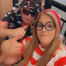 Any good Indian restaurants about?