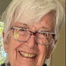 Loretta Squires's Instagram, Twitter & Facebook