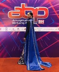 Ikuti siaran langsung anugerah berprestij yang mengangkat seni artis malaysia di bintang popular berita harian kali ke 32 ditaja oleh alha alfa penaja utama kita tuh ha. Foto Fesyen Selebriti Bertemakan Infiniti Di Anugerah Bintang Popular Bh 31 Edisiviral