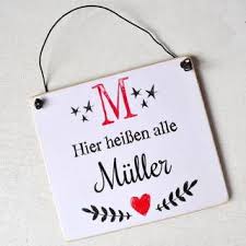 Namensschild Fur Die Haustur Hier Heissen Alle Muller Bzw Namensschilder Turschilder Haustur Ideen