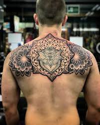 Awesome Back Mandala Tattoo C Tattoo Artist Chat Tattoo Tattoos Mandala Tattoo Mandala Tattoo Design