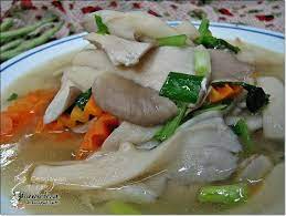 250 g cendawan butang 800 ml air 250 ml susu sejat ideal 1 kiub ayam maggi 1 biji bawang besar, didadu kasar 1 ulas bawang putih 1. Tumis My Resepi Sup Cendawan Old Trafford