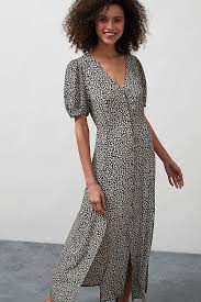 Flirty dresses womens dresses clothes fashion anthropologie dress dresses wedding guest dress new dress summer dresses. Sammie Ditsy Floral Print Midi Dress Anthropologie Uk