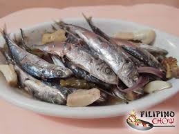 paksiw na isda fish poached in vinegar and ginger filipino chow s philippine food and asian recipes to learn how recipe recipes fish recipe filipino food