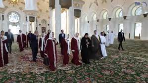 Born 16 december 1963) is a romanian politician, former leader of the social democratic party. Premierul Viorica DÄncilÄ In Haine Islamice La Moschee In Emiratele Arabe Unite Video