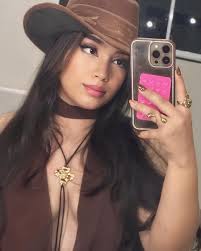 Julia Rezende (@rezendeejulia_) · Instagram photos and videos