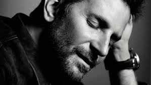 TRADUÇÃO COMPLETA: Entrevista de Bradley para a W Magazine, citando Lady  Gaga e "Nasce Uma Estrela" é divulgada