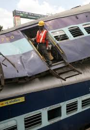 Sainthia, India, train collision kills ...