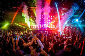 No matter what your taste is in drinks—extensive selections of top shelf liquors, craft brews or a mixologist's unique las vegas' bar scene has been growing steadily, not just on the strip, but also in the trendy fremont. Las Vegas Night Clubs Dance Clubs 10best Reviews