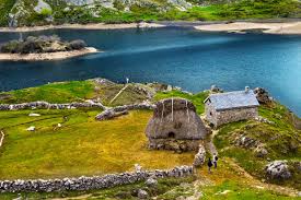 Elige entre casas rurales, hoteles, apartamentos, camping, y disfruta de tu estancia en el parque natural de somiedo. Puente De Diciembre En Asturias Ideas De Turismo Rural