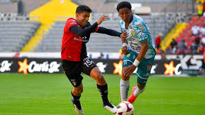 En el estadio león, el conjunto visitante comenzó ganando con un. 4usr Aqexl J4m