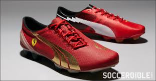 The offset shoelaces and the tight fit make the shoe look completely unique. Speed Battle Puma Evospeed Ducati Sl Vs V1 815 Ferrari Soccerbible