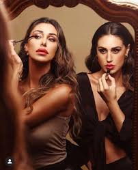 Mamma veronica e le sorelle belen rodriguez e cecilia rodriguez a passeggio nel centro di milano. Cecilia Rodriguez Di Petto Il Primo Piano E Una Sfida A Belen Vinci Tu