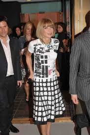 How Anna Wintour Styles The Fashion S Night Out Tee Anna Wintour Style Anna Wintour Fashion