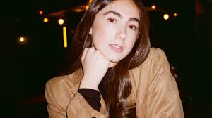 Anna Lynch Debut Headline Show