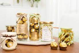 Die liebe gibt euch kraft, dass ihr auch in zukunft alles schafft. Ferrero Rocher Goldene Inspirationen Kreieren Sie Goldene Momente Mit Tollen Deko Geschenke Zur Goldenen Hochzeit Geldgeschenk Goldene Hochzeit Geschenke