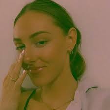 Angelica Landeros's Instagram, Twitter & Facebook