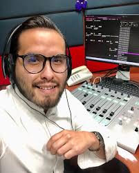 AGRADECIDO Y MUY FELIZ Hoy un sueño más se cumple, me dieron la bienvenida  al equipo de locutores de MIX Puebla 91.7 FM Ya me podrán escuchar todos  los días de 12:00