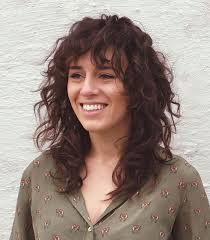 Visualizza questo post su instagram. La Frangia Riccia Il Nuovo Trend Dagli Anni Ottanta Estetica It