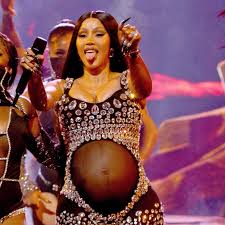 The biggest moment may have been when cardi b joined the migos on stage and debuted her new baby bump, only hours after announcing she was pregnant on instagram. 6 Joxurbju5okm