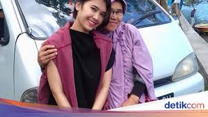 :v gak semua sama , beda pandangan , beda pendapat. Gadis Cantik Asal Ponorogo Yang Menghilang Berprofesi Pramugari