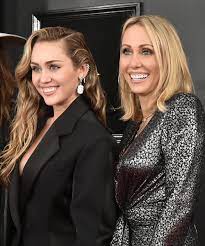 Singer miley cyrus got called out by her own mother while on family vacation. Where Is Miley Cyrus Mom Daedalusdrones Com