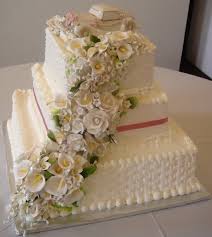 Experienced wedding cake designer, lee's cakes was born from a passion of decorating cakes and now specialises in designing quality cakes and cupcakes for special events. Bakery Wedding Cakes