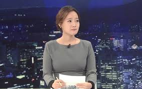 Lupa dia duduk di depan sebuah meja kaca dan bagian selangkangannya terlihat oleh penonton televisi. Wajah Putri Feni Rose Bikin Terpukau Cupi Cupita Diledek Jarang Ganti Celana Dalam Topik Pagi