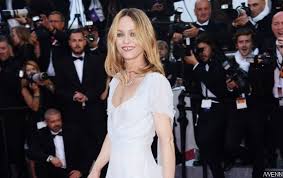 En 2021, vanessa paradis se lance dans un nouveau projet avec son mari, samuel benchetrit. Vanessa Paradis And Samuel Benchetrit Ties The Knot Hot Lifestyle News