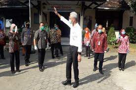 At unilever we meet everyday needs for nutrition, hygiene and personal care with brands that help people feel good, look good and get more out of life. 34 Lansia Positif Covid Ganjar Cek Panti Jompo Di Rembang Kesehatan