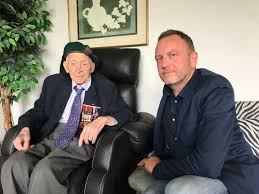 Hubert faure was born in 1930, at birth place, to pierre eugène faure and marie françoise hortense faure (born chanal). Rudy Hermans On Twitter Dans Une Carriere Dans Une Vie Il Y A Un Avant Et Un Apres Certaines Rencontres Celle Ci En Fait Partie Hubert Faure 105 Ans Veteran Du Commando Kieffer