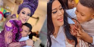 O babalarıyla kırmak için zor bir seçim yaptı, sonra onun bir olmaya devam edeceğini ortaya koydu. You Will Reap The Fruit Of Your Labor Actress Adunni Ade Prays For Parents