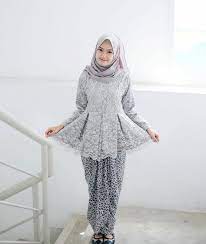 Harga kain tile bordir ini adalah rp. 100 Ide Inspirasi Baju Kebaya Brokat Terbaru 2019 Untuk Tampil Cantik Dan Kekinian Wikipie Co Id Kebaya Model Pakaian Gaya Busana