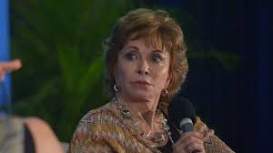 5 obtuvo el premio nacional de literatura de su país en 2010. National Book Awards Isabel Allende Warns Of Dark Time Bbc News