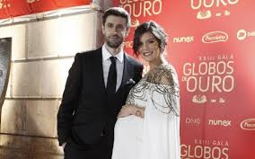 Andreia rodrigues is an actress, known for maré alta (2004), uma aventura (2000) and podia acabar o mundo (2008). Andreia Rodrigues E Daniel Oliveira Saiba Qual Vai Ser A Primeira Roupinha Que A Bebe Alice Vai Vestir Assim Que Nascer Vip Pt