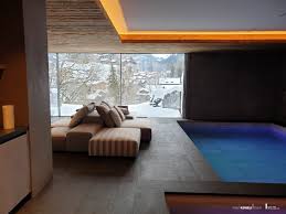 Sky Frame Pool Und Wellness Mit Raumhohen Fensterfronten Ermoglicht Sky Frame Individuelle Raumkonzepte Und Aussergewohn Fenster Design Schiebefenster Glasbau