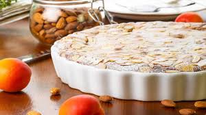 Sul fondo spolverare due cucchiai di zucchero e sistemarvi le nespole una affianco all'altra. Torta Di Mandorle E Nespole Un Dessert Da Gustare Sempre