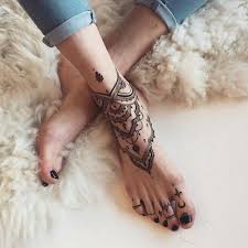 50 Elegant Foot Tattoo Designs For Women For Creative Juice In 2020 Henna Tattoo Designs Tattoos Henna Color