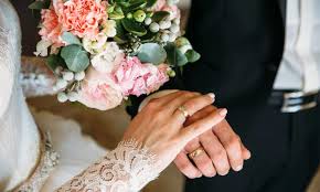 Average cost of wedding flowers uk. How Much Does A Wedding Cost Find Out How Couples Are Spending Less In 2019 Hello