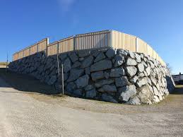 Wurfsteinmauer Mit Holzzaun Aus Larche Holzzaun Mauer Steine