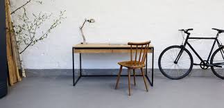 Industriedesign schreibtisch 84x142 holzstahl mit minimalem bücherregal cactus. Schreibtisch Industrial Design Online Entdecken Satamo