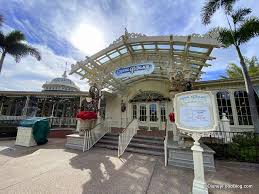 See more of everyman crystal palace on facebook. What S New In Magic Kingdom The Crystal Palace Prepares To Reopen Baby Yoda Krispy Treats And A Monorail Toy For Fido The Disney Food Blog