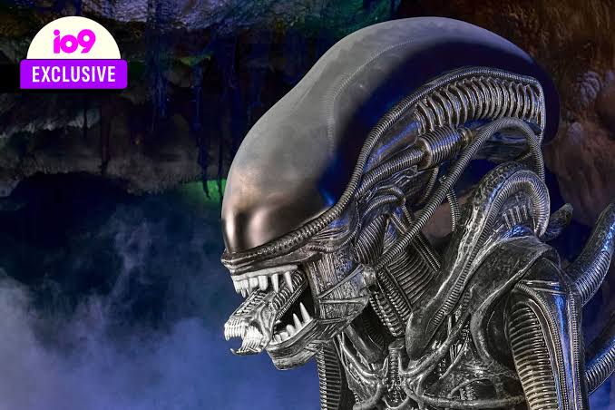 Scare Your Neighbors With Life-Size 'Alien' Animatronic (Exclusive)