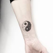 65 Tatuagens De Yin Yang Criativas E Inspiradoras Com Imagens Tatuagem Yin Yang Tatuagem Hippie Tatuagem